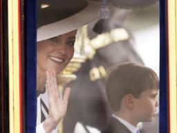 क्यान्सर घोषणापश्चात् पहिलो पटक सार्वजनिक कार्यक्रममा वेल्सकी राजकुमारी केट