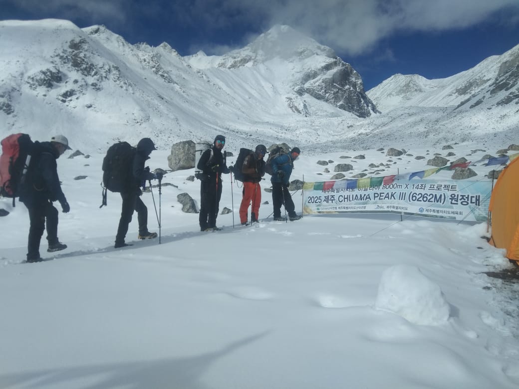 मुस्ताङको ‘छुआमा’ हिमालको पहिलो सफल आरोहण