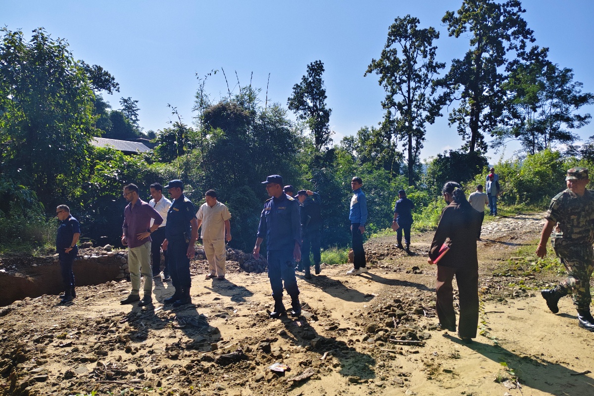 जमिन भासिएपछि सुरक्षित आश्रयको खोजीमा छन् हायु परिवार