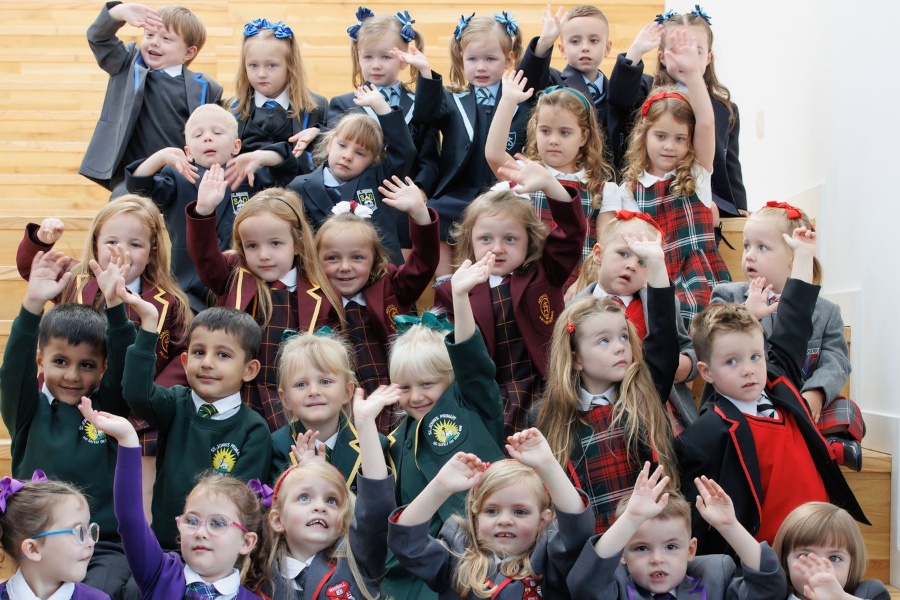 ‘ट्विनभर्कलाइड’ शहरमा एकैपटक १७ जोडी जुम्ल्याहा बालबालिका प्राथमिक तहमा भर्ना हुँदै