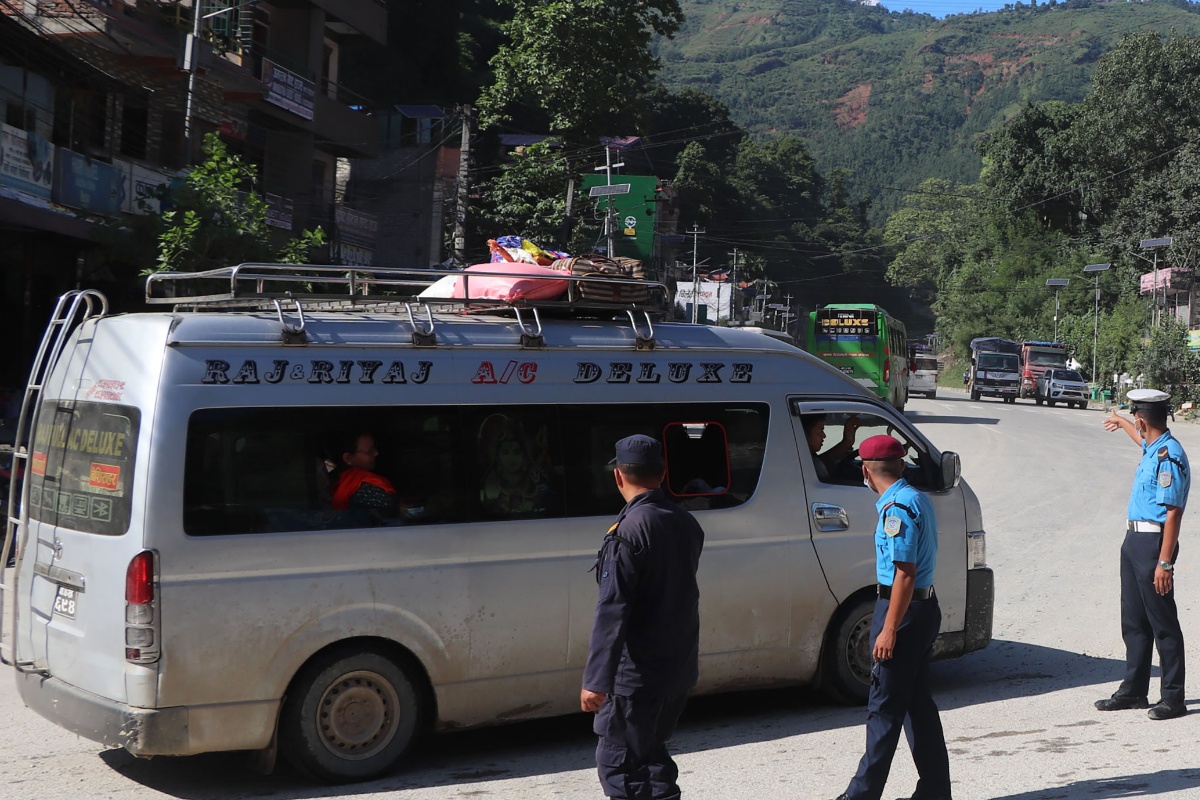 हेटौँडा–चित्लाङ–काठमाडौँ र हेटौँडा–पालुङ–नौबिसे सडकमा गुड्न थाले गाडी