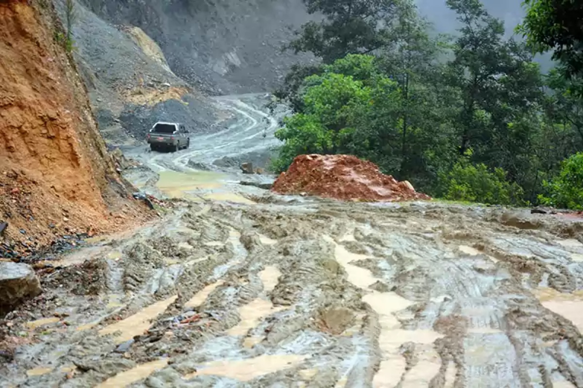 यसवर्ष पनि भएन मध्यपहाडी लोकमार्गको बागलुङ–घोडाबाँधे सडक कालोपत्र