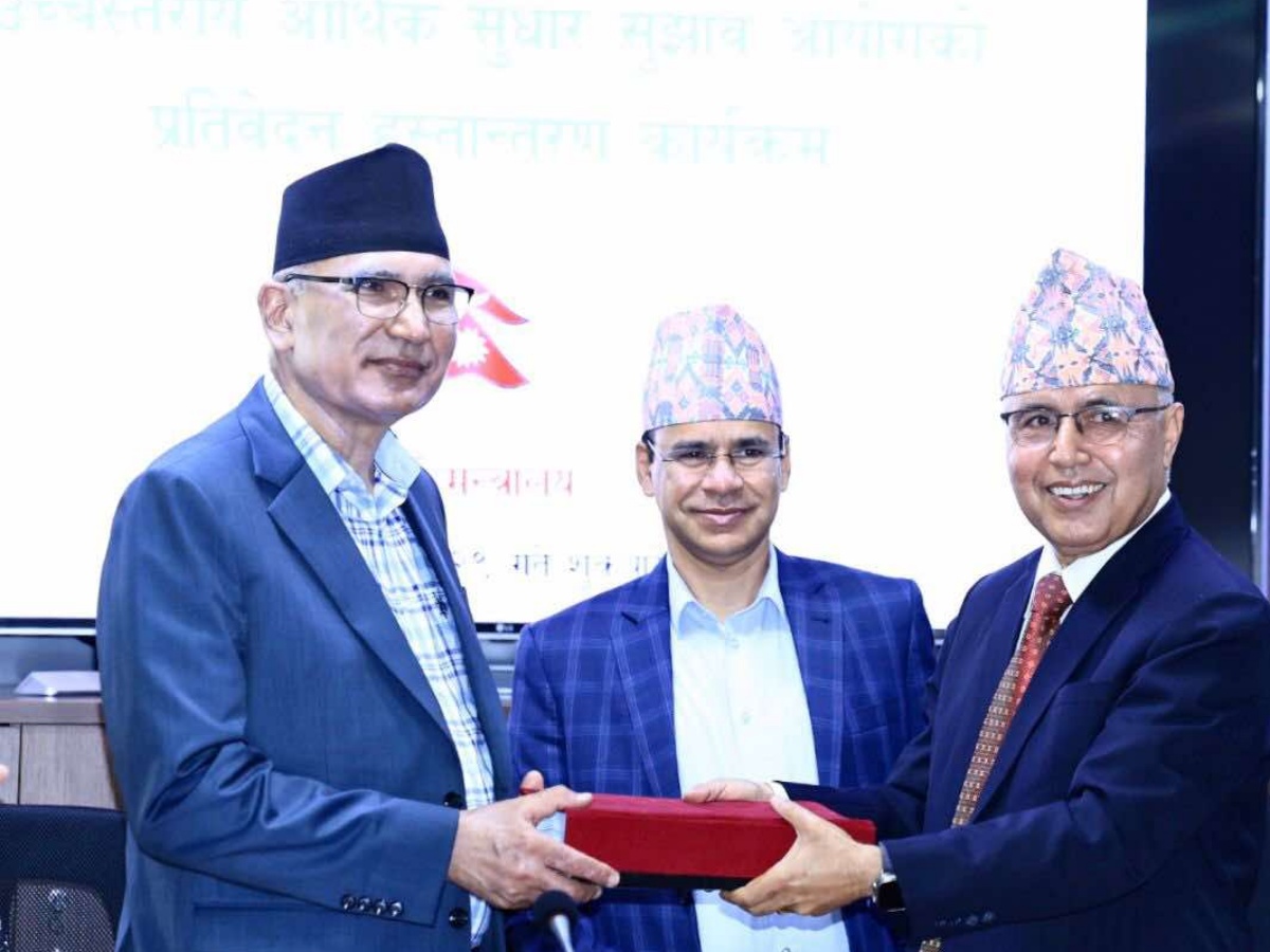 उच्चस्तरीय आयोगको प्रतिवेदन : आममानिस भूकम्प र नाकाबन्दीका बेलाभन्दा बढी निराश