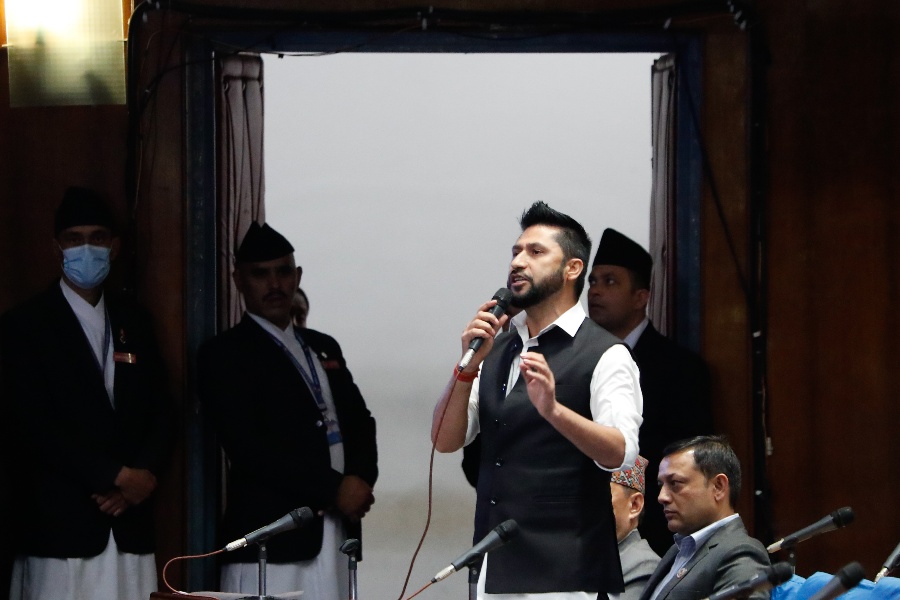 सरकारको सुशासन आफ्ना मान्छे परेपछि सुस्तायो : रवि लामिछाने