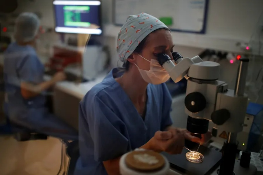 बेलायतमा तीन व्यक्तिको डीएनए भएको शिशुको जन्म