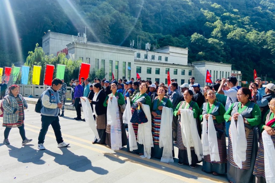 तातोपानी नाकाबाट ८ वर्षपछि आवतजावत