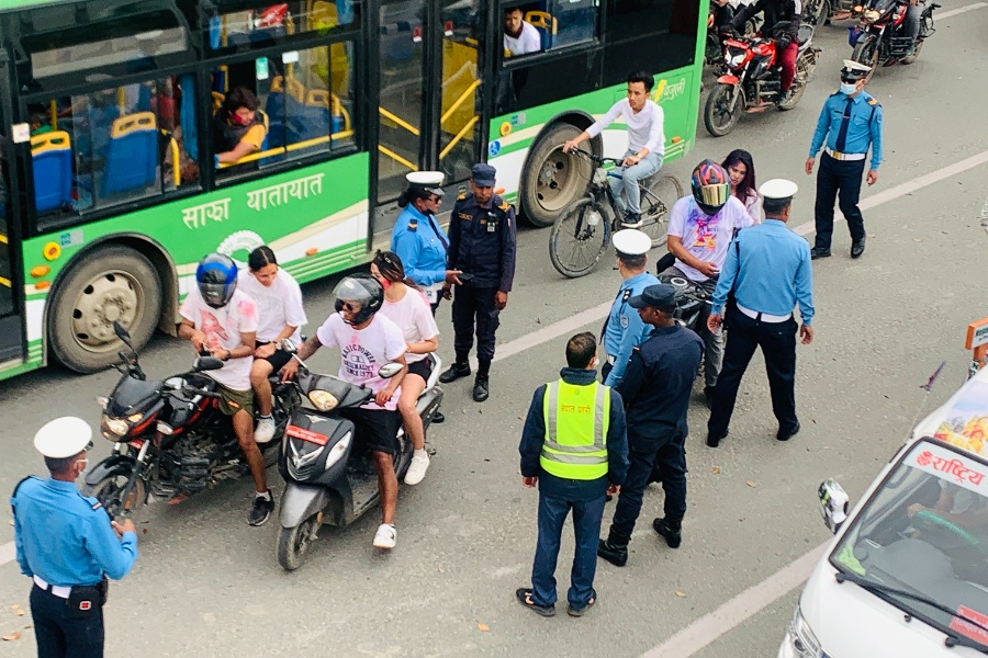 जथाभाबी रङ दलेको आरोपमा २७७ जना पक्राउ