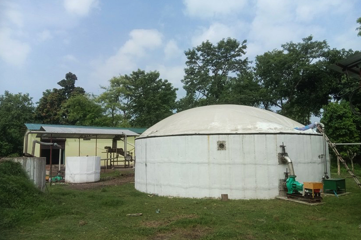 टीकापुरको गौशालामा नौ महिनादेखि अलपत्र गोबर गोबरग्यास प्लान्ट।