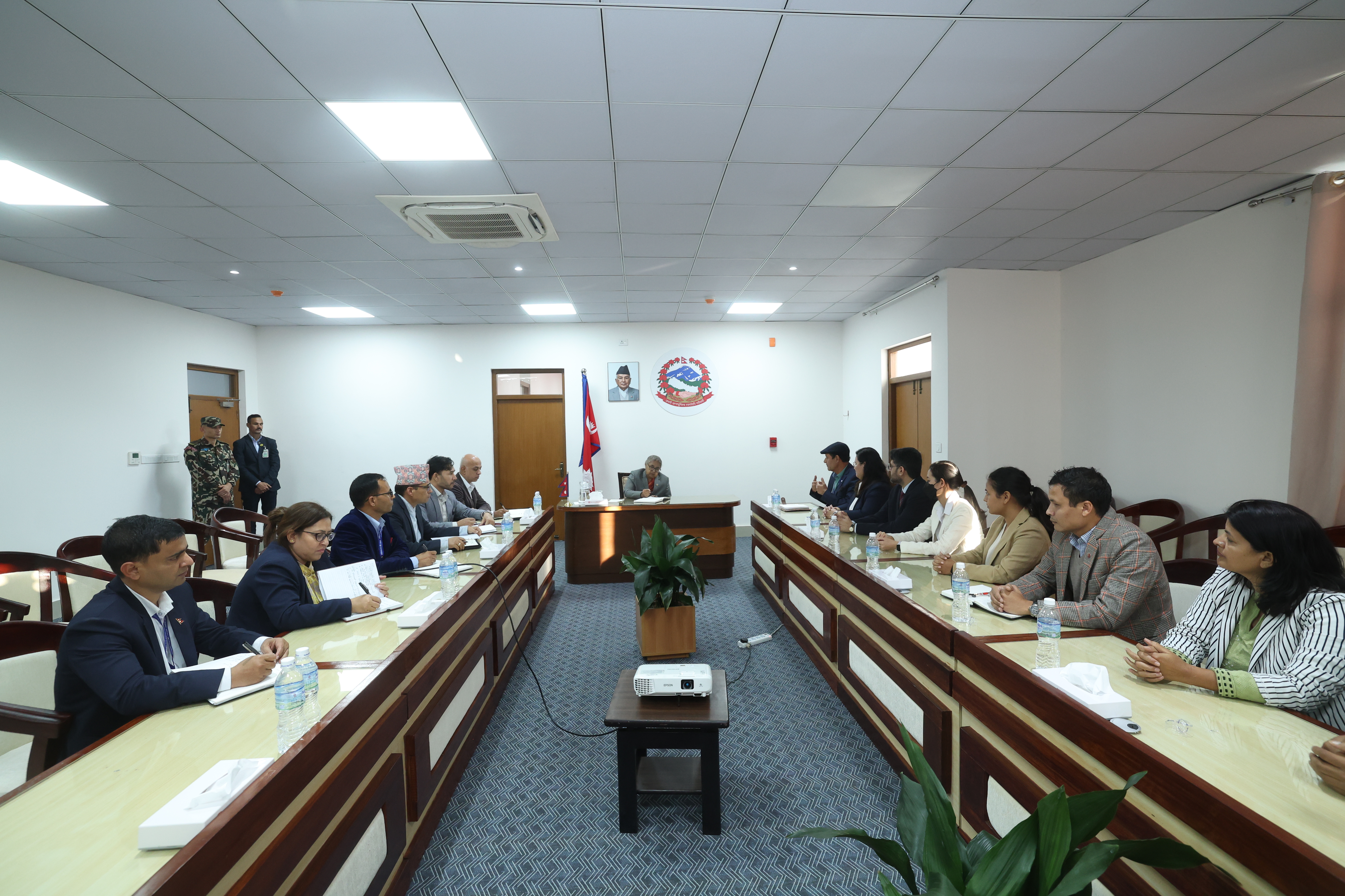 अन्तर्राष्ट्रिय पर्यवेक्षक टोलीसँगको भेटमा स्वच्छ र निष्पक्ष निर्वाचन गराउने प्रधानमन्त्रीको प्रतिबद्धता