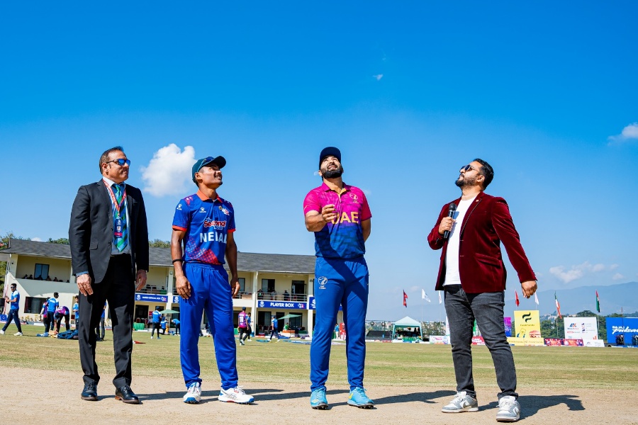 नेपालले यूएईविरुद्ध फिल्डिङ गर्दै, दीपेन्द्र पनि ‘प्लेइङ’ ११ मा