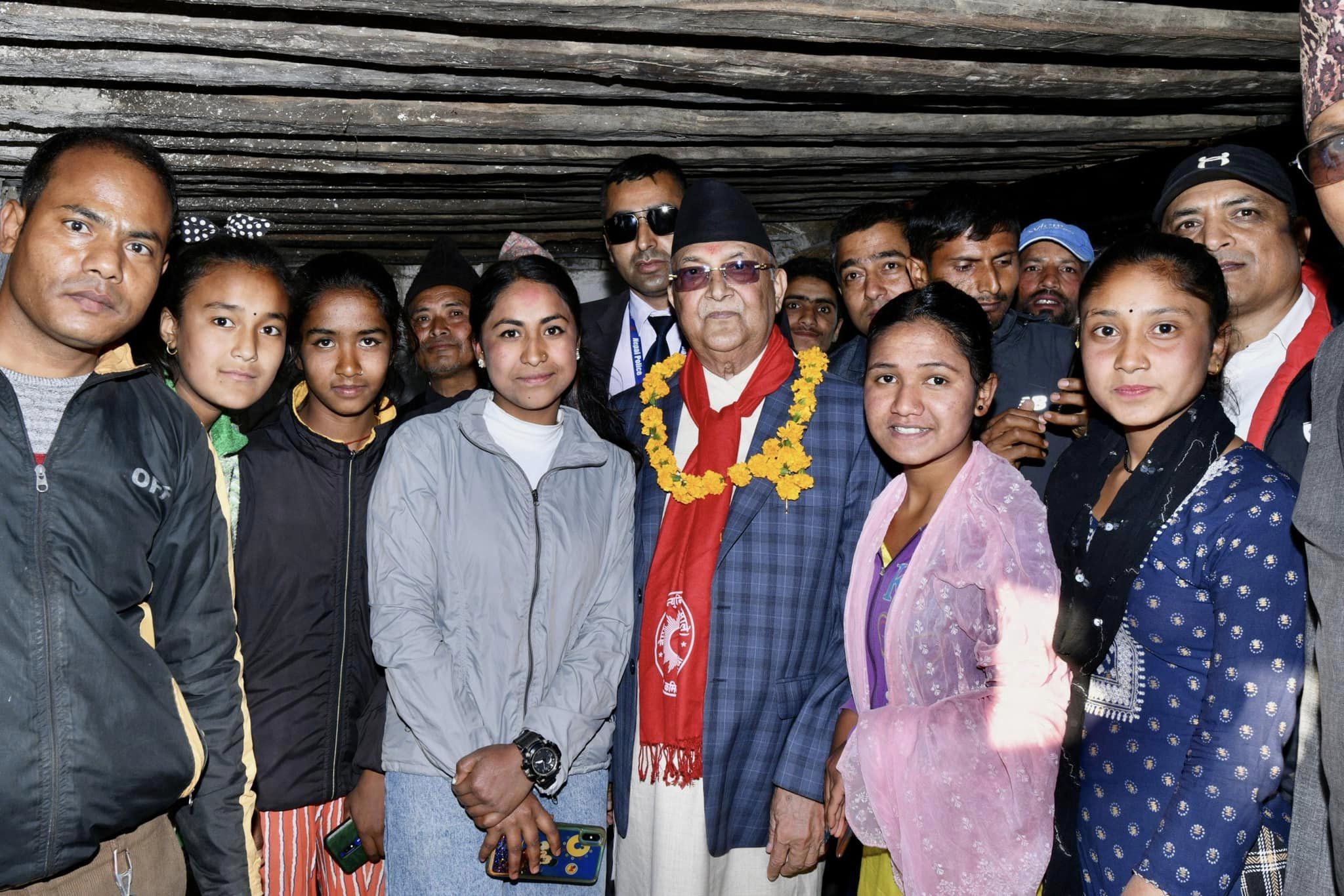 गाउँघर डुलेर ओलीले दिइरहेको सन्देश