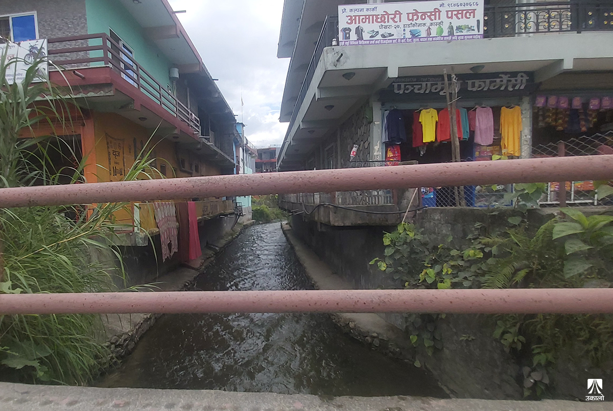 गडुवा खोलामा पोखरा महानगरको बेवास्ता, मापदण्ड नतोक्दा अतिक्रमणले निम्तिँदैछ जोखिम