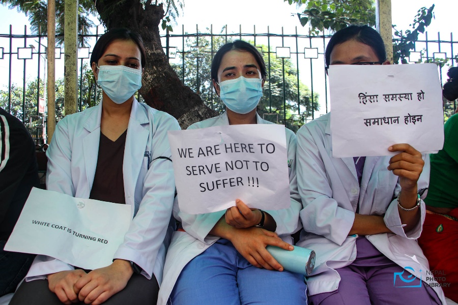 आन्दोलनरत चिकित्सकसँग वार्ता हुँदै