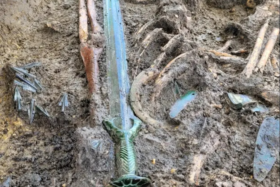 जर्मनीमा भेटियो ३ हजार वर्ष पुरानो तरबार