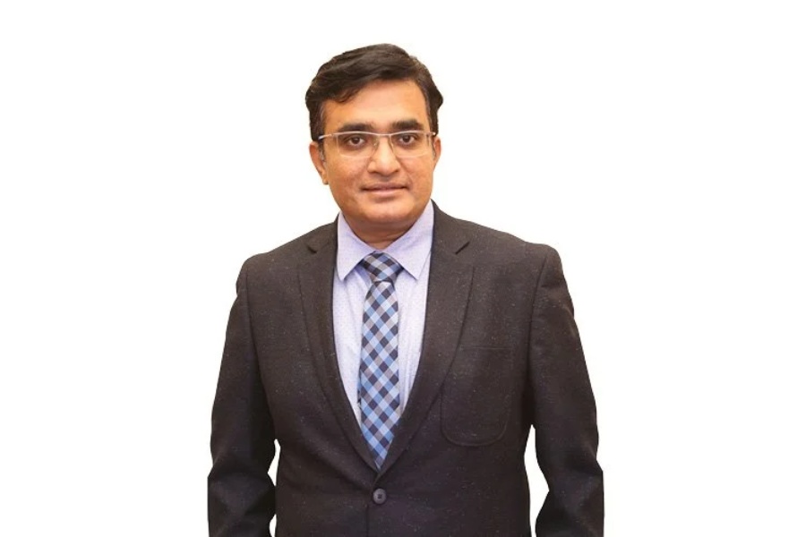 कुकुरकाे आक्रमणबाट बच्न खाेज्दा भारतीय उद्योगी देसाईकाे मृत्यु