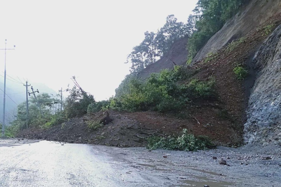 तनहुँको म्याग्देमा पहिरो गएपछि पृथ्वीराजमार्ग अवरुद्ध