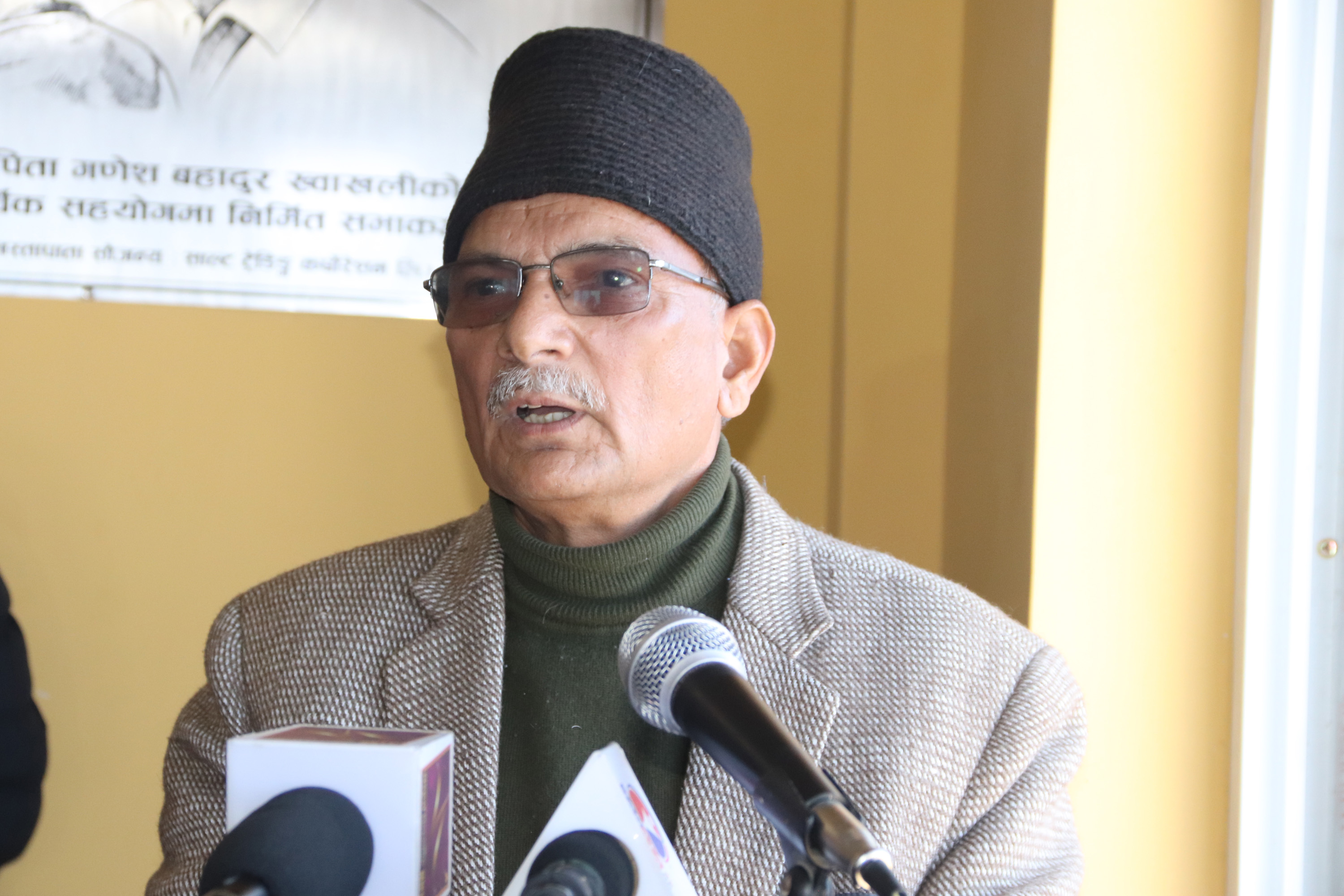 बहालवाला प्रधानमन्त्रीमाथि मुद्दा लगाएर माओवादीसँग निहुँ खोजिँदैछ : बाबुराम भट्टराई