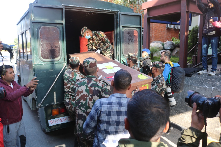 सहारा बनेको छोरो बाकसमा फर्किँदा…