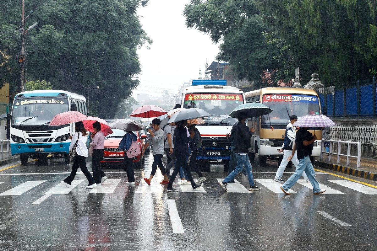 कोशी, बागमती र गण्डकीमा रातिदेखि नै हल्का वर्षा, तराईमा हावाहुरीको सम्भावना