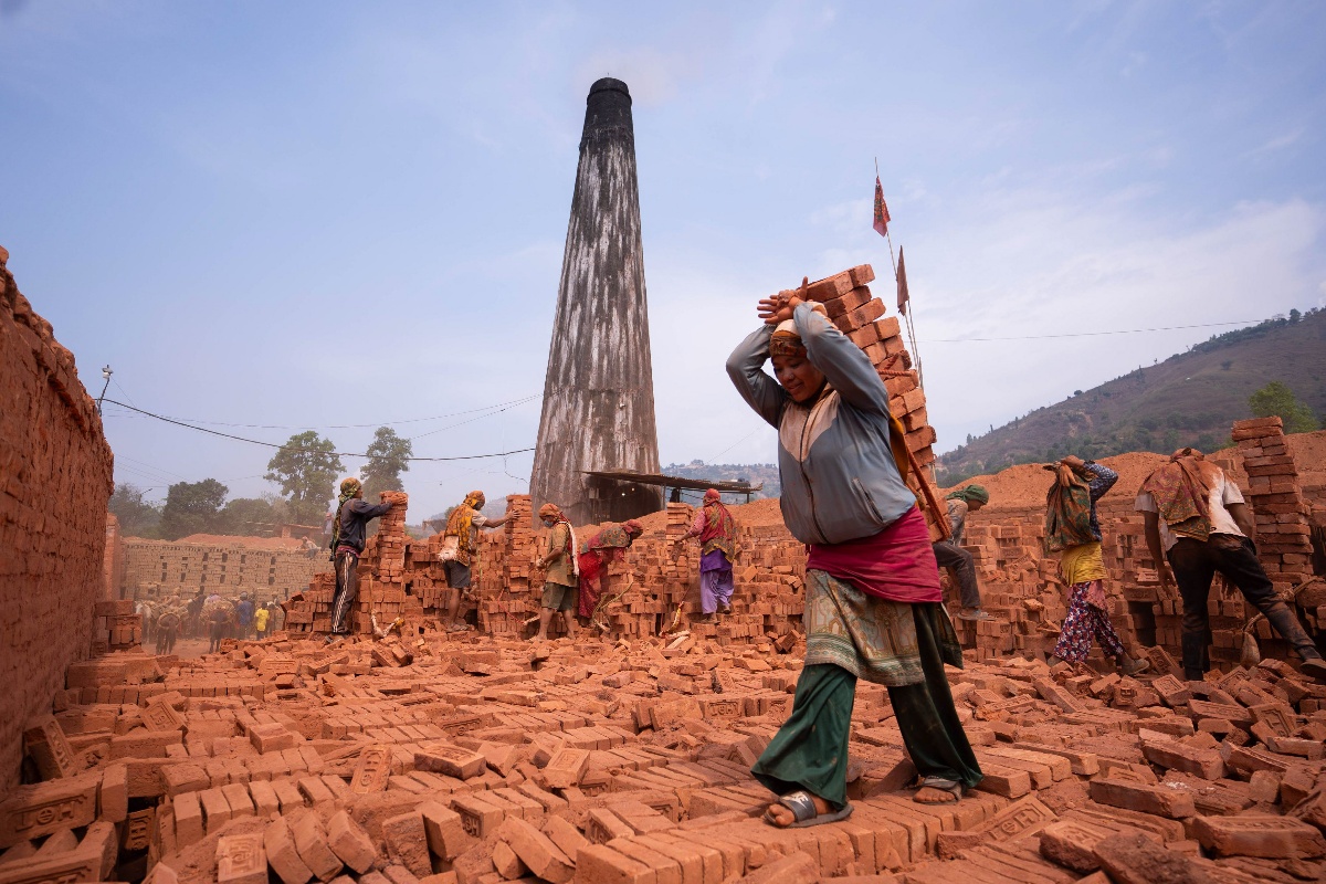 कडा श्रम, न्यून ज्याला [तस्वीरहरू]
