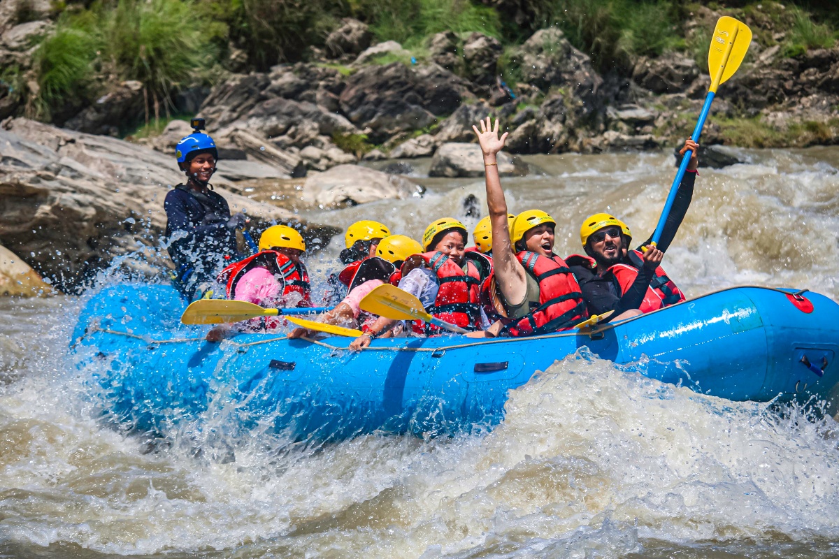 गर्मी छल्न त्रिशूलीमा र्‍याफ्टिङ