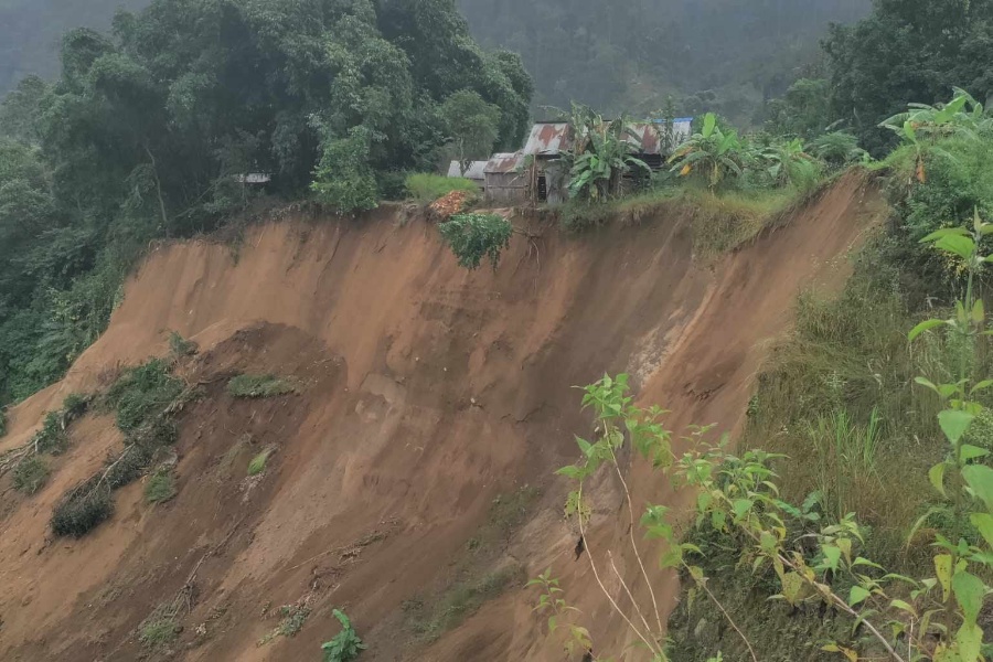 भूकम्पले धादिङमा भत्किए २० घर