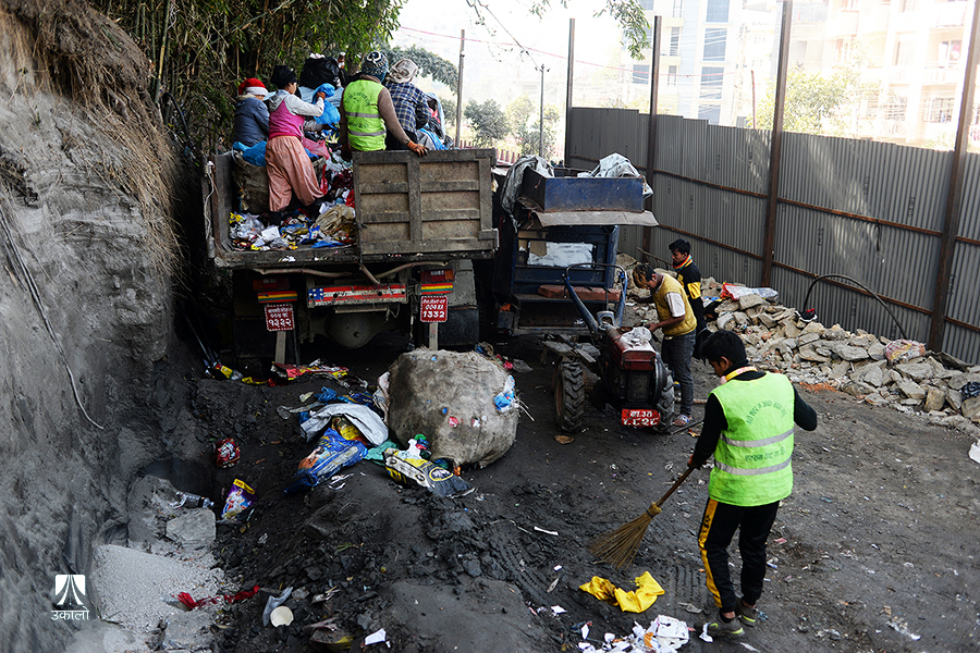 कम पीडादायी छैन फोहोर उठाउनेको व्यथा
