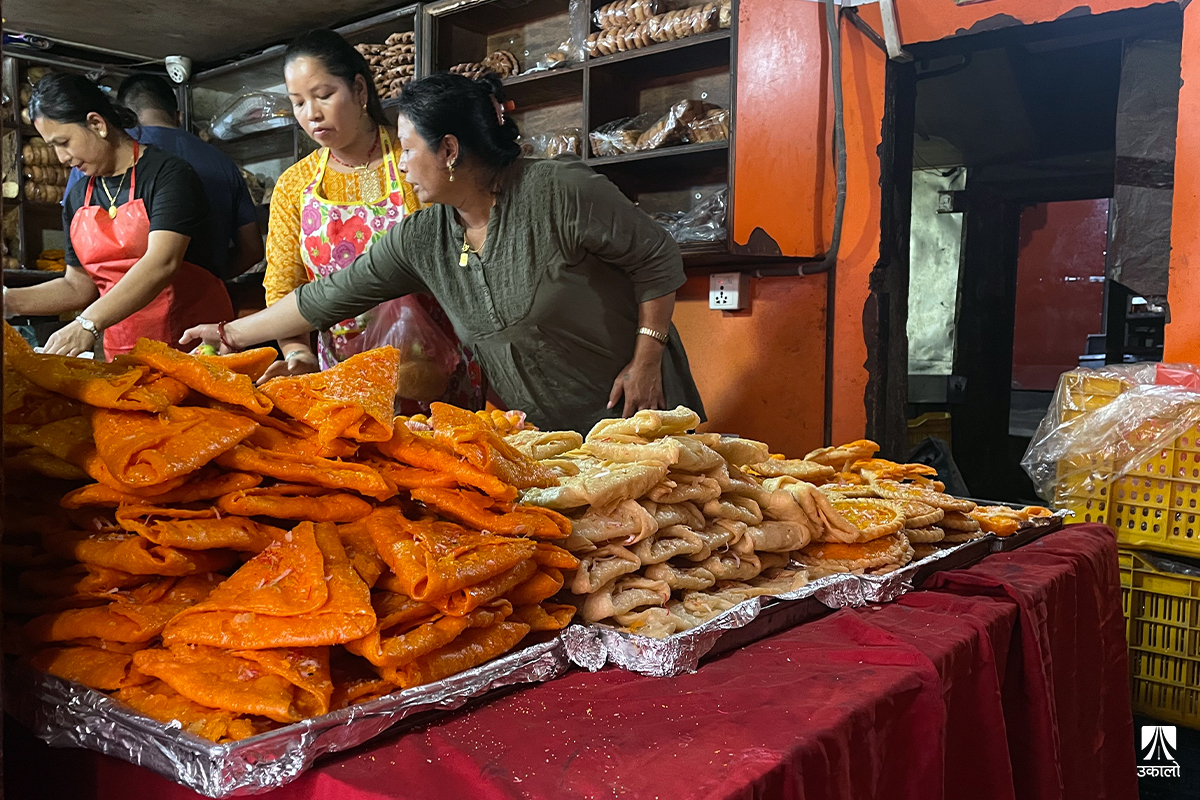 पुर्ख्यौली व्यवसाय बनेका काठमाडौँका मिठाई पसल: रैथाने स्वाद, चाडपर्वमा भिडभाड