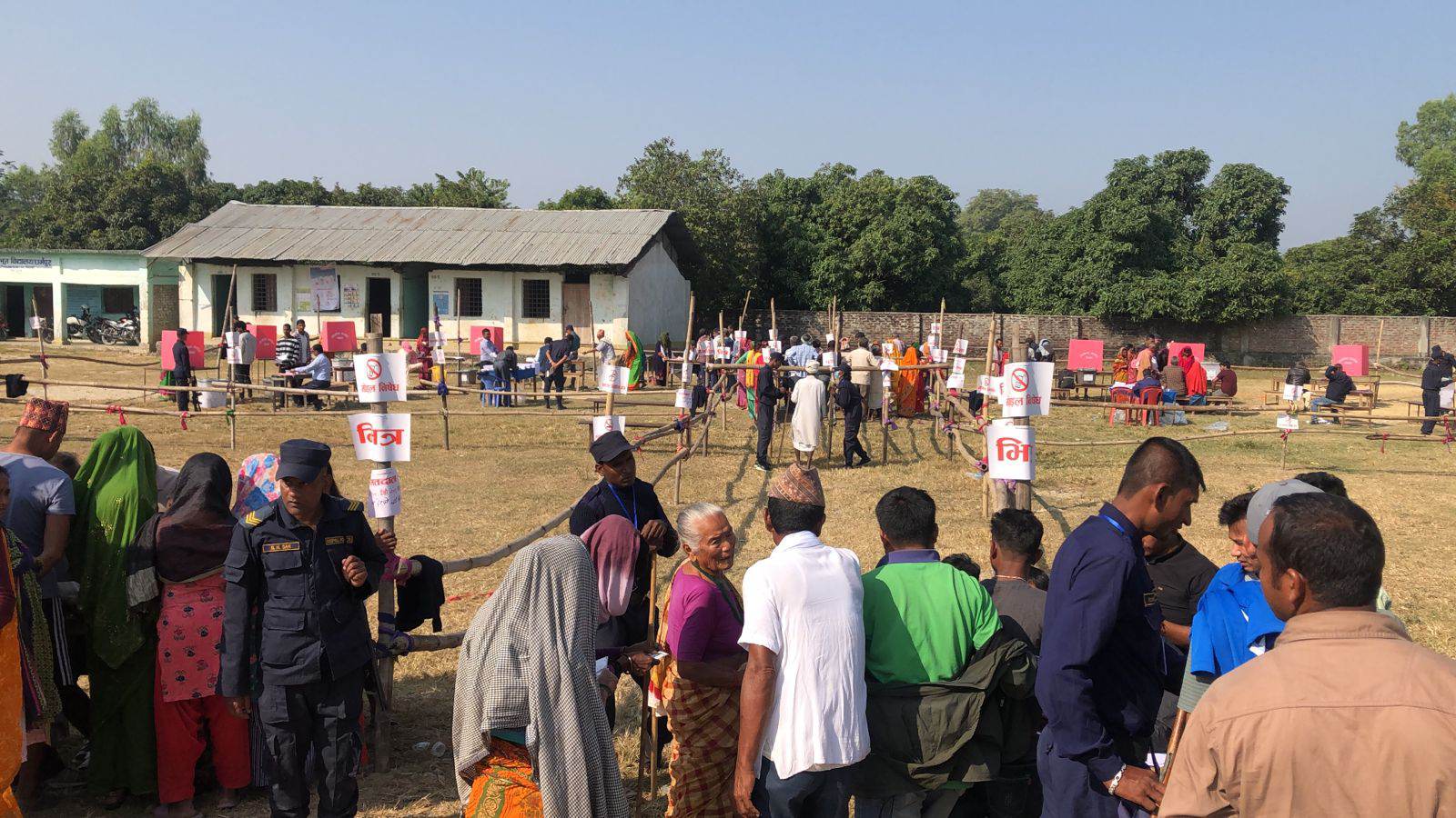 मतदानमा मतदाताको न्यून सहभागिता, १ बजेसम्म ३२ प्रतिशत मत मात्र खस्यो