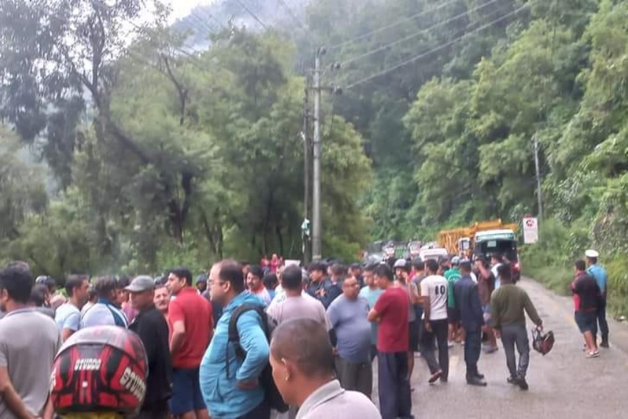 अवरुद्ध पृथ्वी राजमार्ग खुल्यो