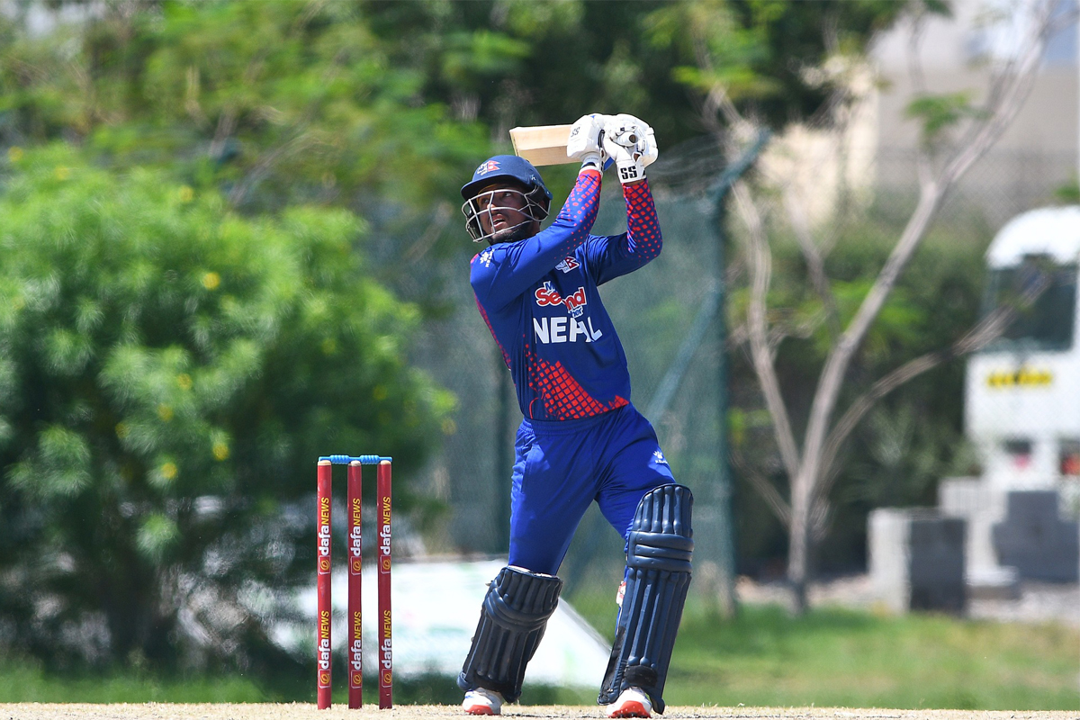 नेपालले यूएईलाई दियो १२० रनको लक्ष्य