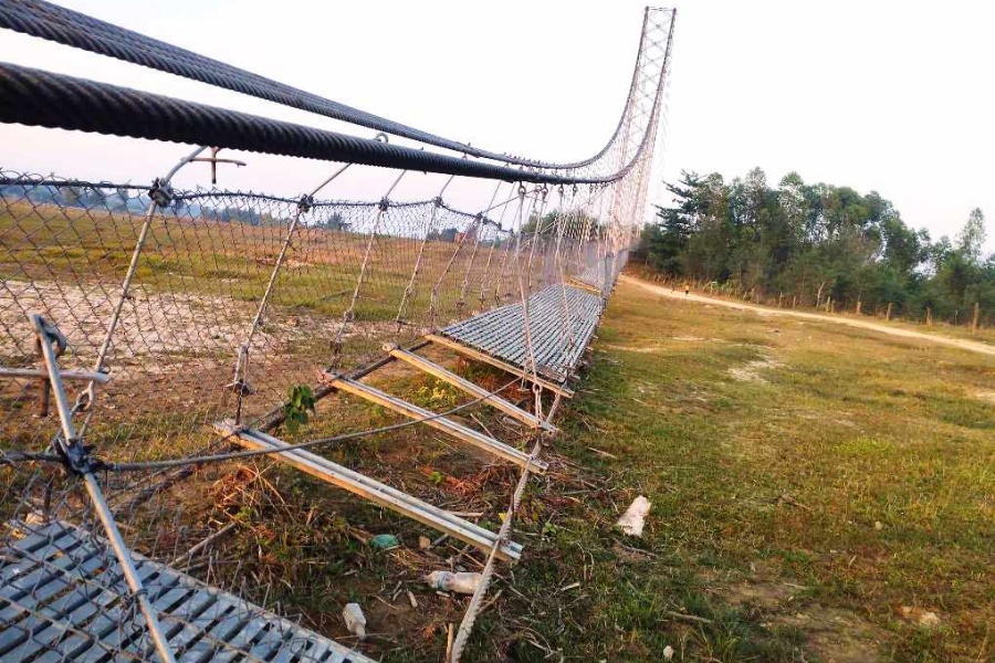 झोलुंगे पुलका सामान चोरी, सरोकारवाला बेखबर