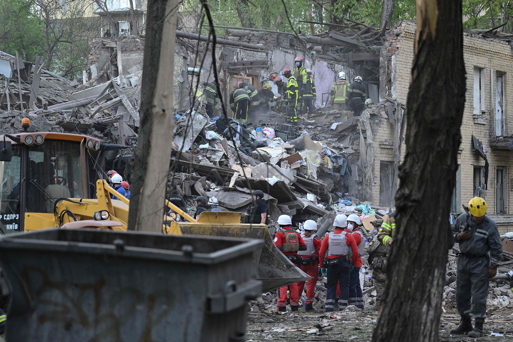 रुसी क्षेप्यास्त्र आक्रमणबाट किभमा ९ जनाको मृत्यु, ६३ घाइते
