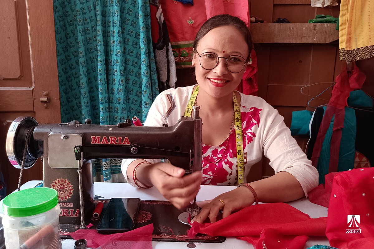 अप्ठ्यारा बाटा र अँध्यारो विगत पन्छाएर मिहिनेतले चम्किएकी मीना