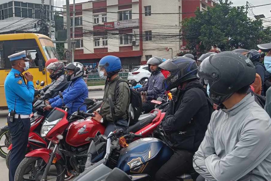 मंसिर ७ गते अत्यावश्यक कामका लागि मात्र गाडी चलाउन ट्राफिक प्रहरीकाे आग्रह