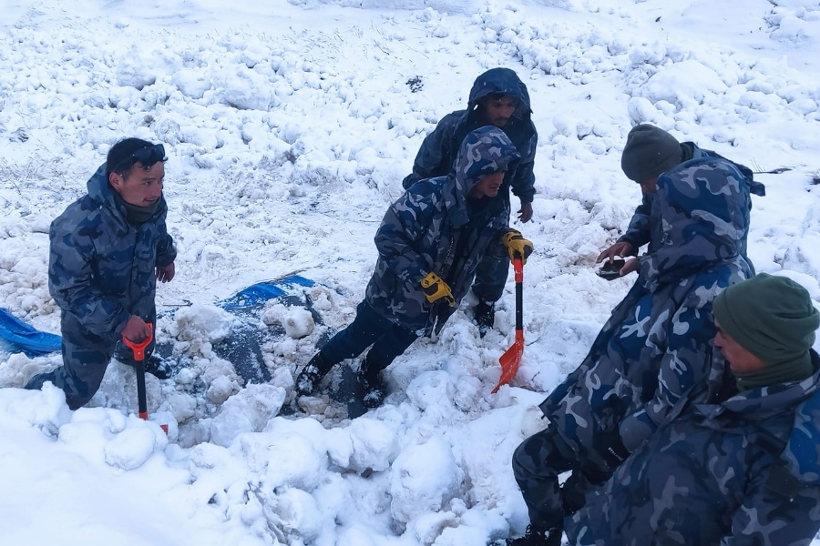 दार्चुला हिमपहिरो : बेपत्ता ५ जनाको खोजी जारी, ७ को सकुशल उद्धार