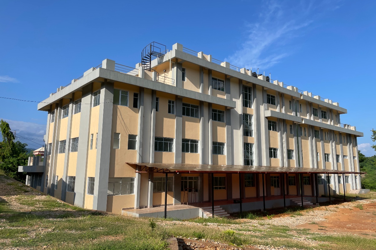 नवलपरासीमा १५ करोडमा निर्मित अस्पताल भवन उपयोगविहीन