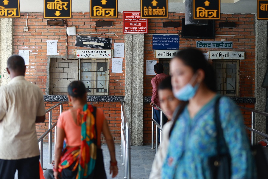 देशभरका अस्पतालमा आकस्मिक बाहेकका सेवा बन्द