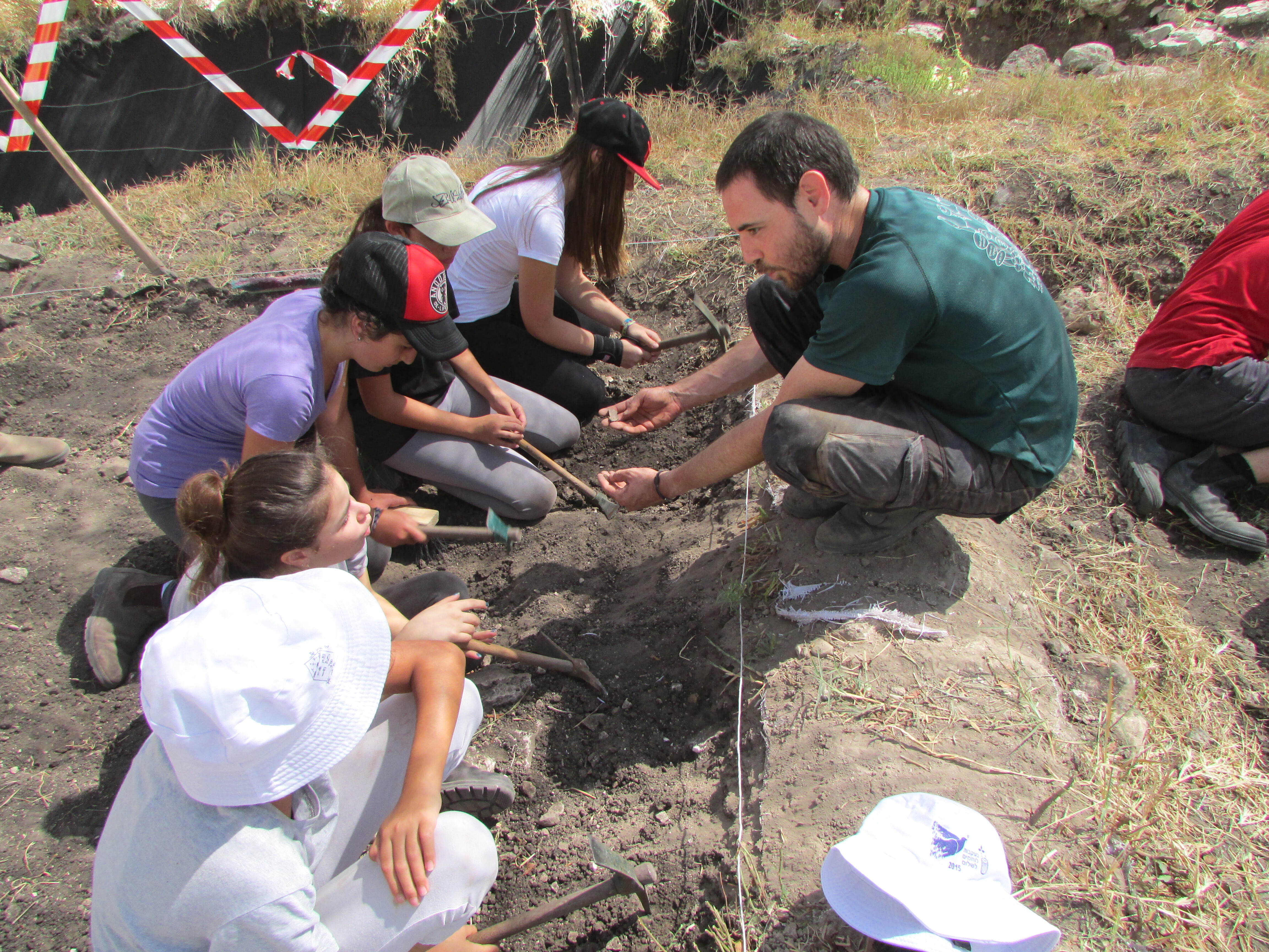 हाडले बनेको हजार वर्ष पुरानो खेलौना भेटियो