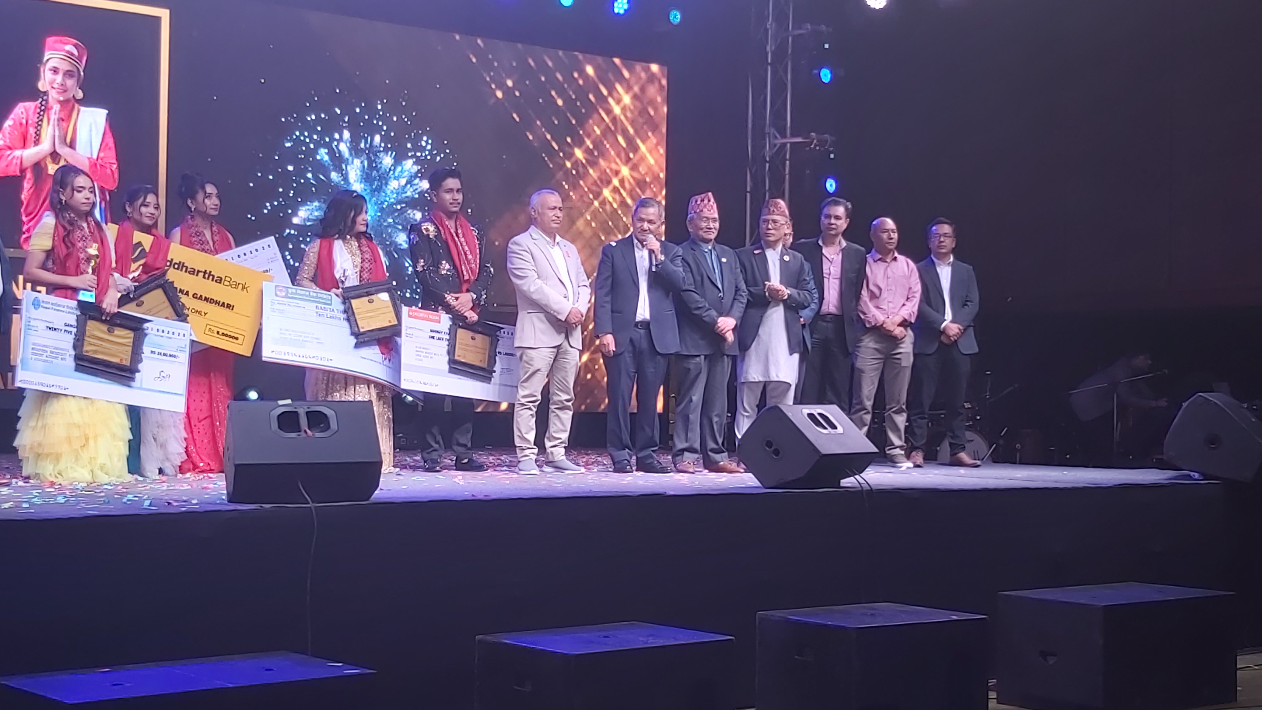 नेपाल आइडल सिजन–६ को विजेता बनिन् गंगा सोनाम