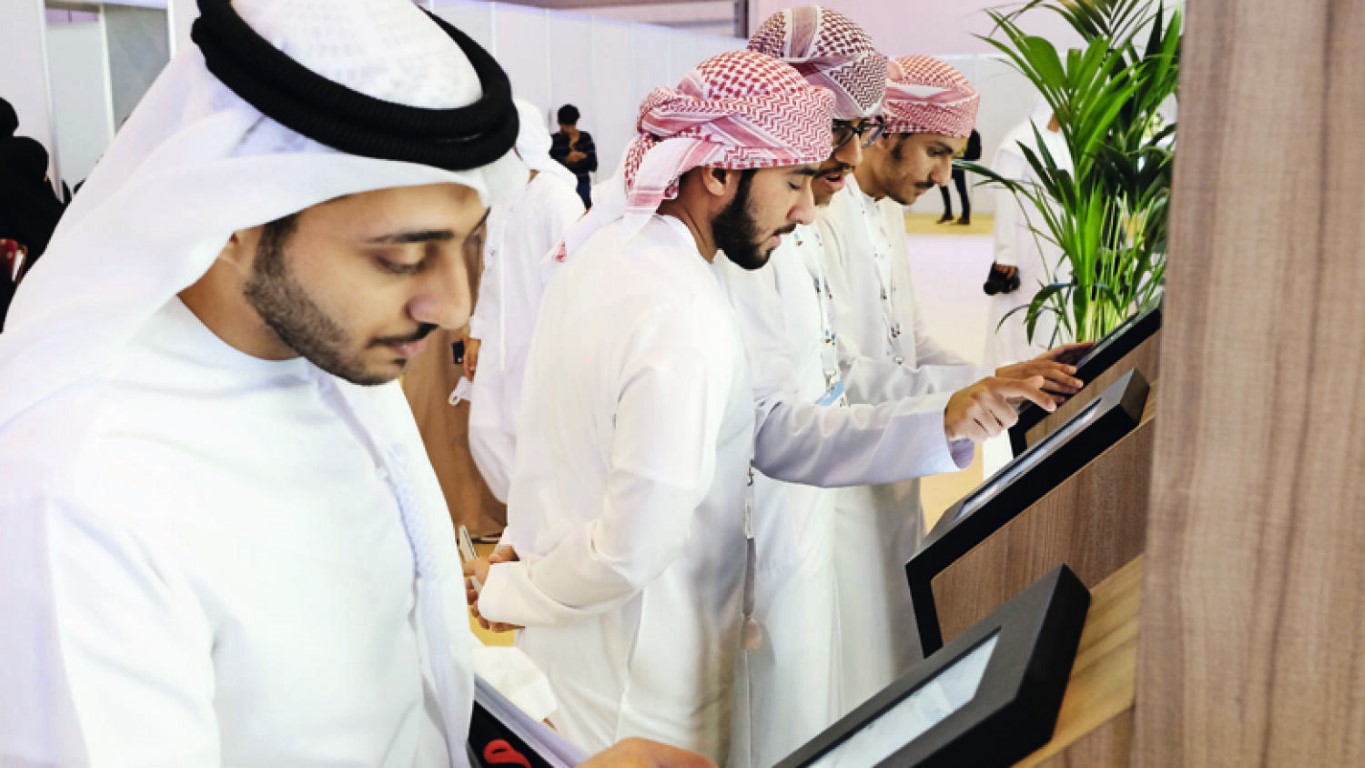 यूएईमा व्यवसाय गर्न चाहने सरकारी कर्मचारीलाई १ वर्षको बिदा, ५० प्रतिशत तलब दिइने