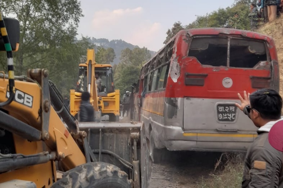 काठमाडाैँको शंखरापुरमा स्कुल बस दुर्घटना हुँदा ३ जनाको मृत्यु
