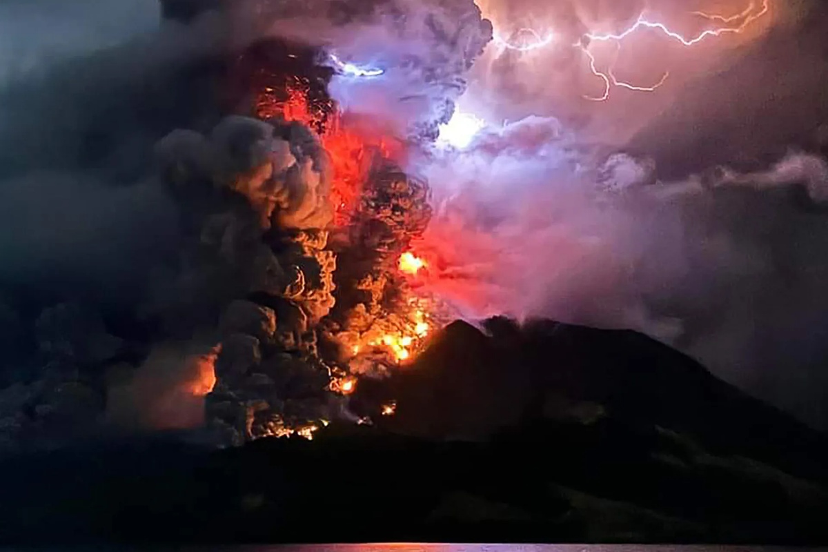 इन्डोनेसियामा ज्वालामुखी विस्फोटबाट ११ हजारभन्दा बढी विस्थापित