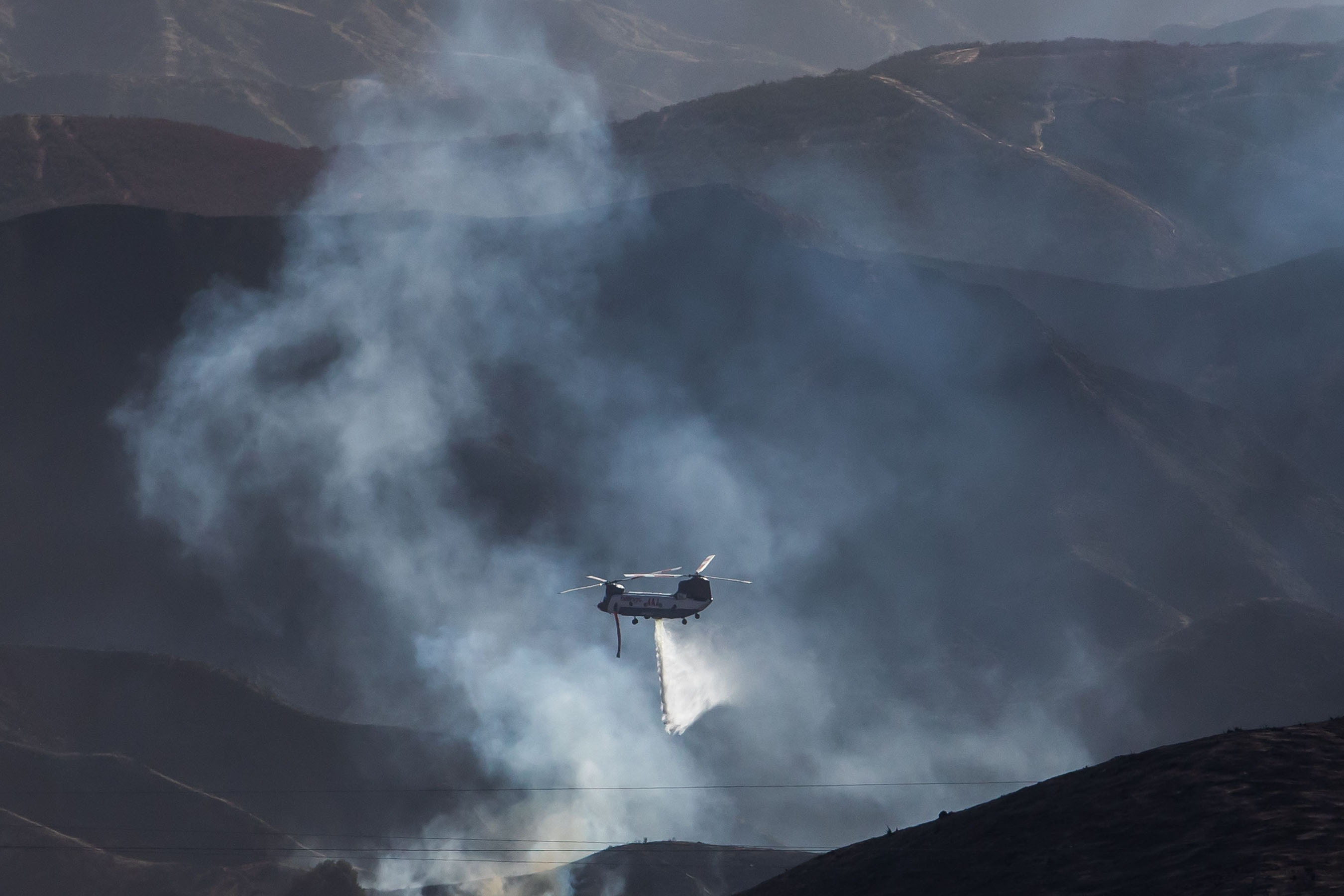 दक्षिणी क्यालिफोर्नियाको नयाँ क्षेत्रमा आगलागी, युनिभर्सिटी तत्काल खाली गर्न निर्देशन