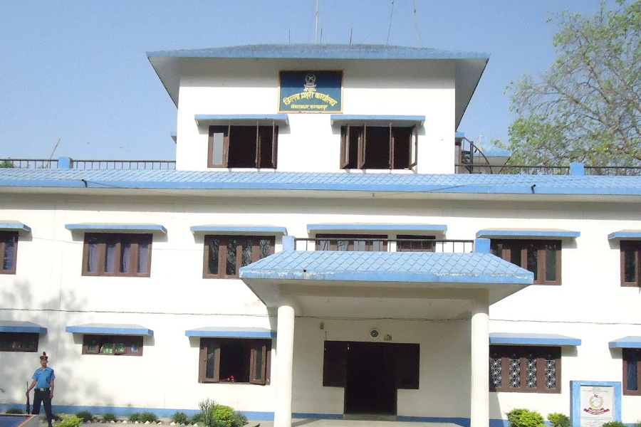 दोहरो नागरिकता लिएको अभियोगमा २ जना पक्राउ