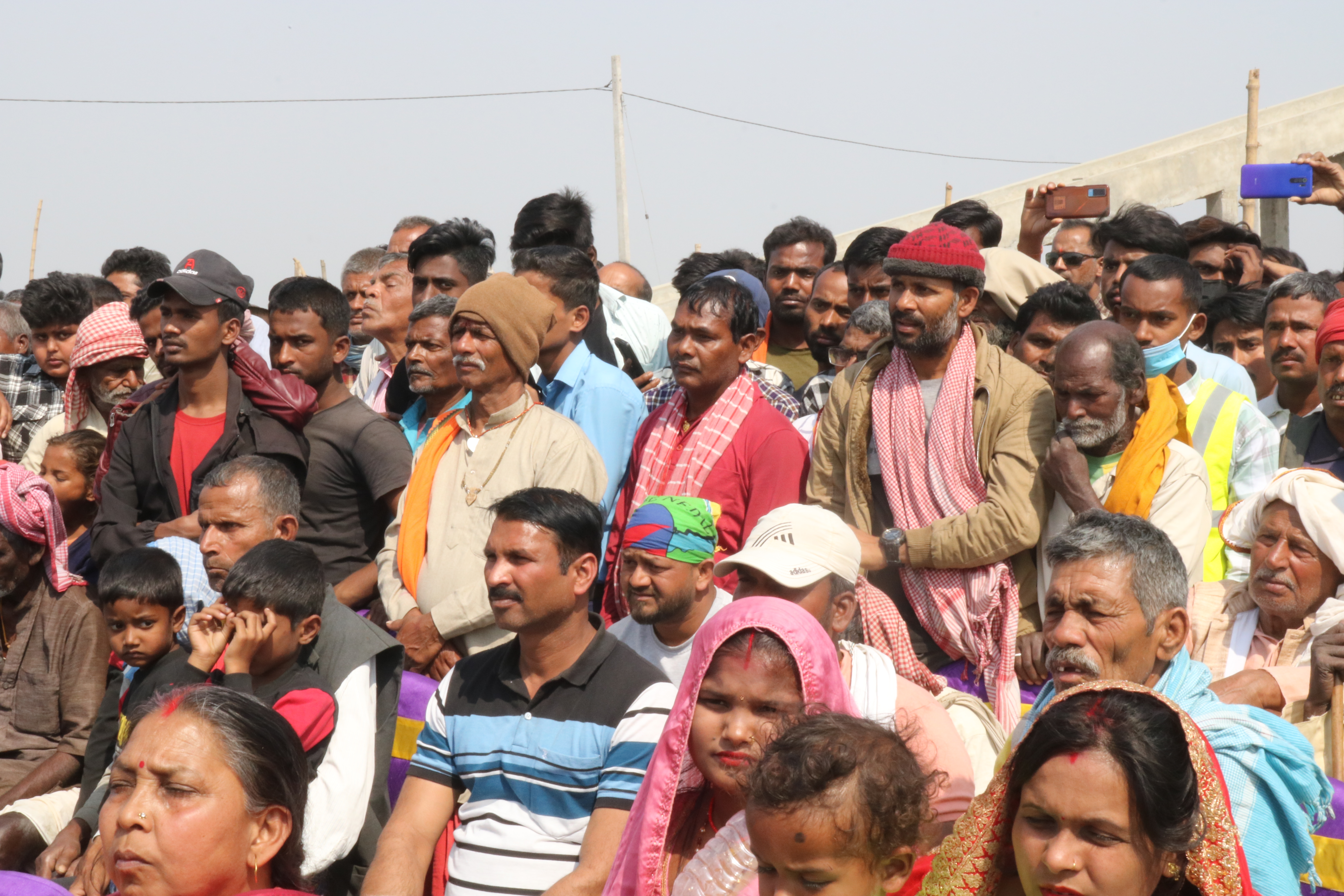 प्रधानमन्त्रीलाई स्थानीयको प्रश्न– झोलुंगे पुल त बन्यो, मोटरेबल पुल कहिले?