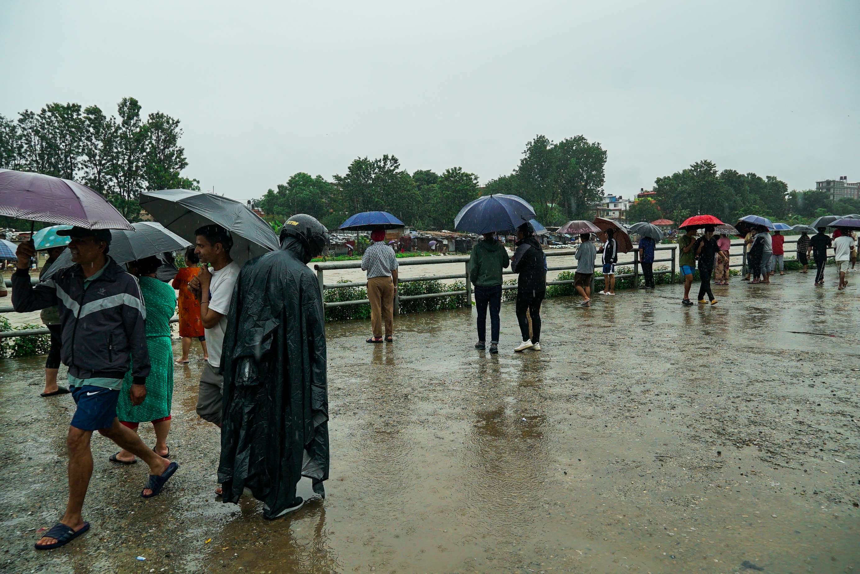 वर्षा बेलुकादेखि मत्थर हुँदै जाने
