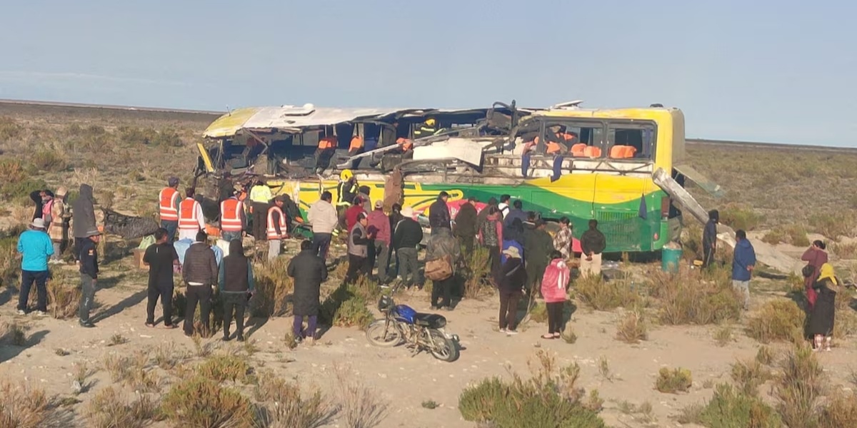 बोलिभियामा दुई बस ठोक्किँदा कम्तीमा ३७ जनाको मृत्यु