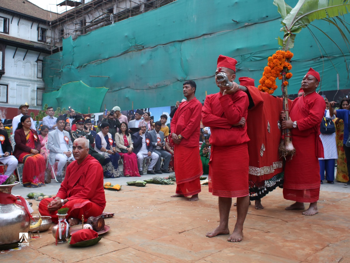 दशैँघरमा भित्र्याइयो फूलपाती (तस्वीरहरू)