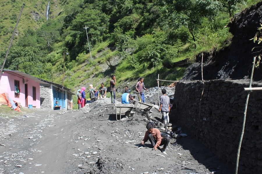 ढिलासुस्तीले थलिए सडक योजना: लागत बढेकोबढ्यै, यात्रुलाई हैरानी